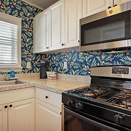 Steps To Beach & Downtown! Cozy Beach Bungalow #1 レイク・ワース エクステリア 写真