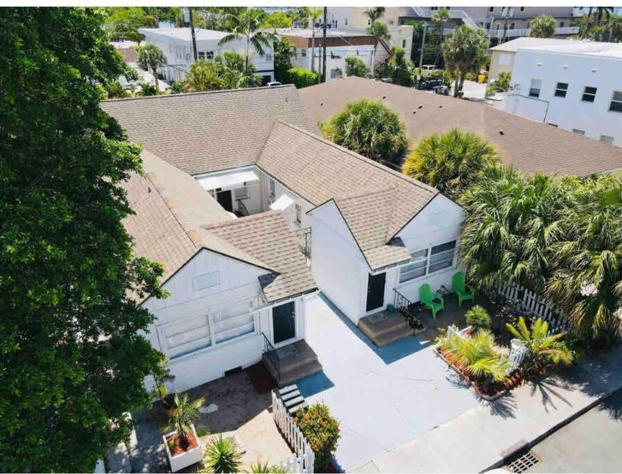 Steps To Beach & Downtown! Cozy Beach Bungalow #1 レイク・ワース エクステリア 写真