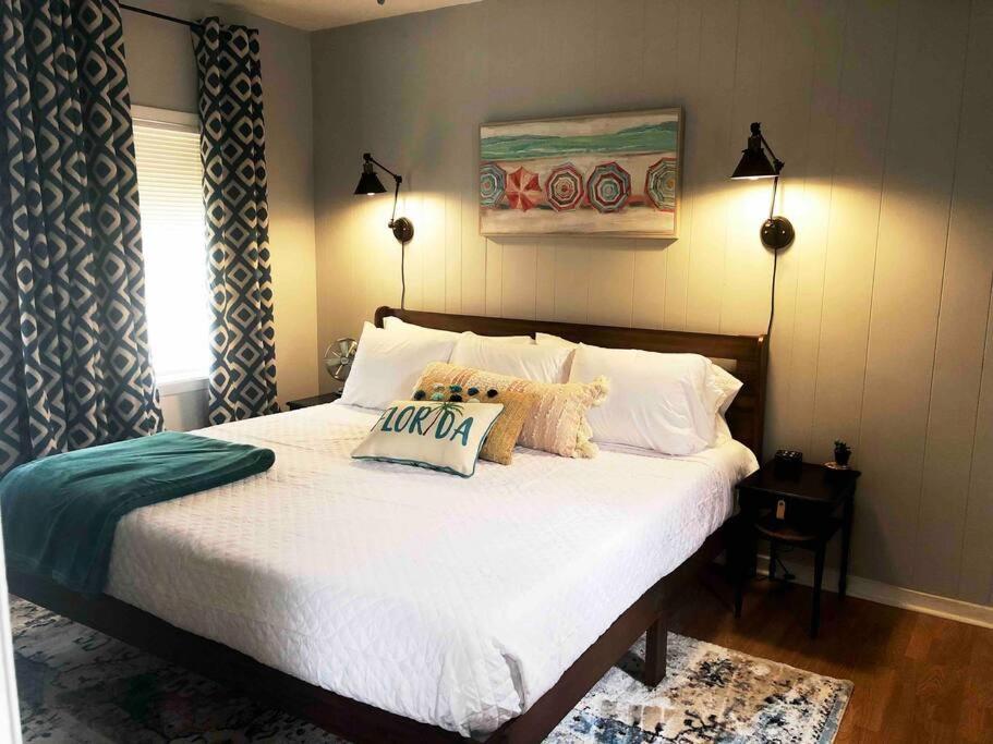 Steps To Beach & Downtown! Cozy Beach Bungalow #1 レイク・ワース エクステリア 写真
