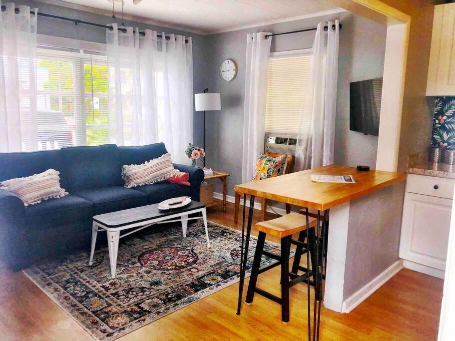 Steps To Beach & Downtown! Cozy Beach Bungalow #1 レイク・ワース エクステリア 写真