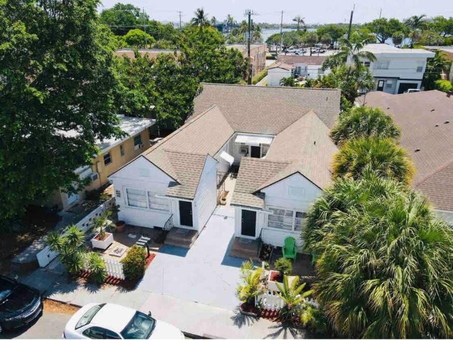 Steps To Beach & Downtown! Cozy Beach Bungalow #1 レイク・ワース エクステリア 写真
