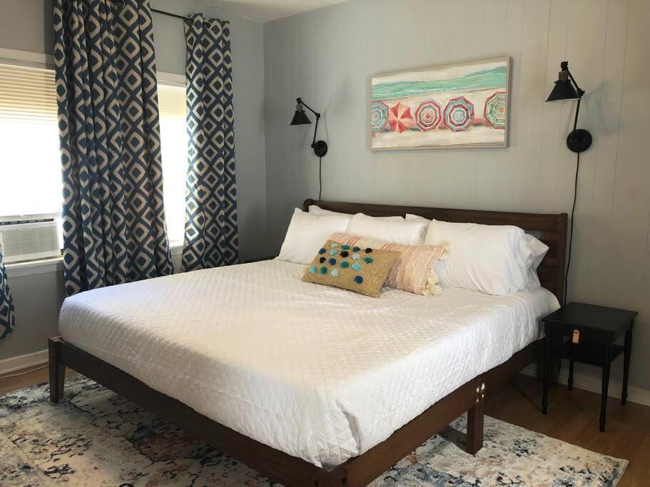 Steps To Beach & Downtown! Cozy Beach Bungalow #1 レイク・ワース エクステリア 写真
