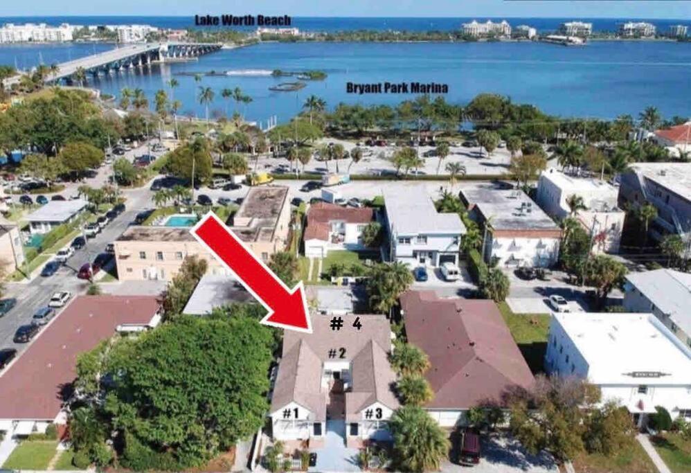 Steps To Beach & Downtown! Cozy Beach Bungalow #1 レイク・ワース エクステリア 写真