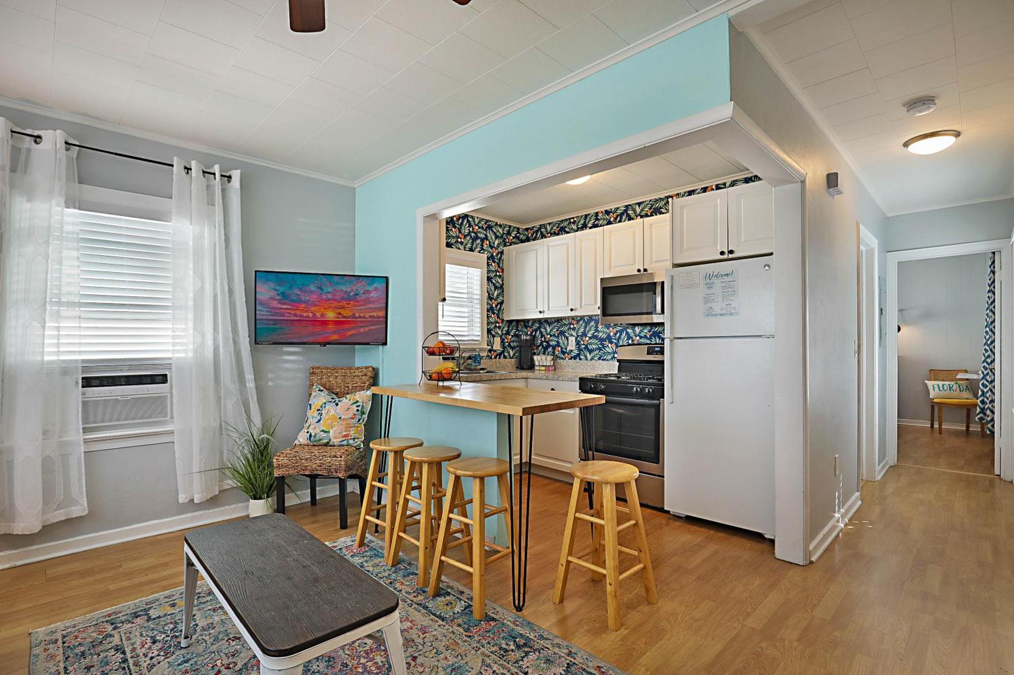 Steps To Beach & Downtown! Cozy Beach Bungalow #1 レイク・ワース エクステリア 写真