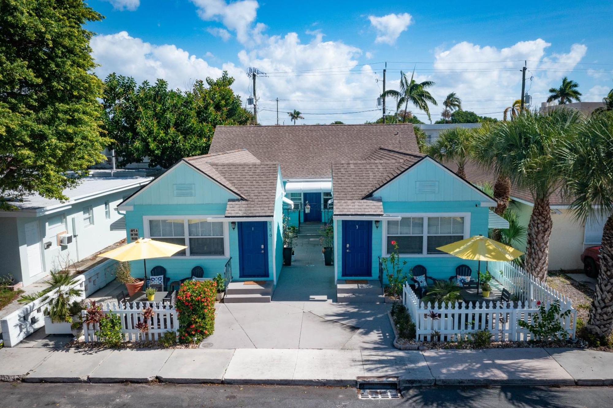 Steps To Beach & Downtown! Cozy Beach Bungalow #1 レイク・ワース エクステリア 写真